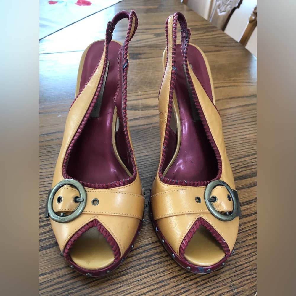 CHINESE LAUNDRY Butterscotch & Burgundy Studded Heels Sandals Shoes  Size 8 1/2